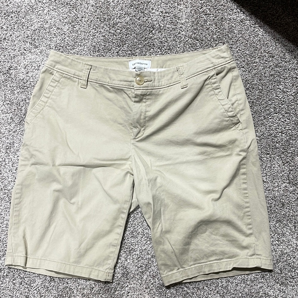 Liz Claiborne khaki shorts size 10